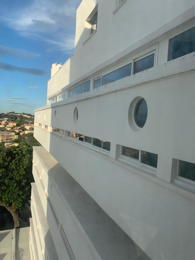 Elegant Studio Et Parking Dans Batiment Historique Сен-Тропе Екстер'єр фото